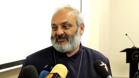 Քաղաքական ուժերը ցանկանում են, որ ես լինեմ վարչապետի թեկնածու, պետք է Վեհափառի հետ խոսեմ. Սրբազան