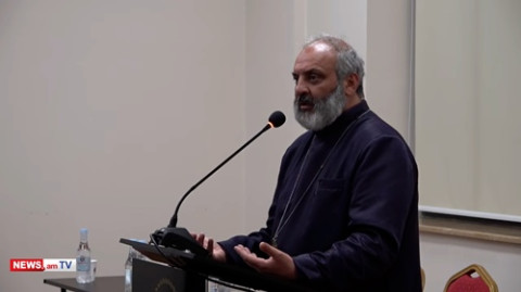 Ինչպես ապրեմ`երբ իմ առջեւ ազգակործան պատուհաս է, որը ոչ մեկիս հետ հաշտության չի գնա. հարց սրբազանին