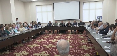 Այստեղ ամեն երկրից գործակալ կա․ Բագրատ Սրբազանը կատակեց սփյուռքահայերի հետ