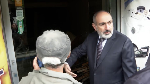 Էս ջուրն ա պոկել, քանդե՞լ. Փաշինյանը շրջում է Ալավերդիում