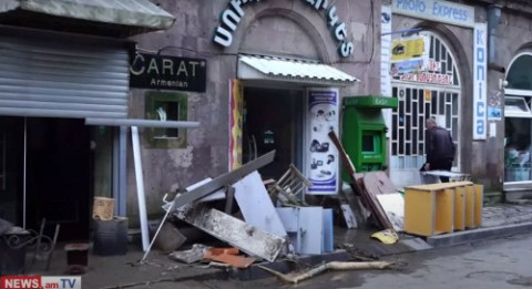 Ամեն ինչ թափում ենք, կամուրջը քշել տարել ա, մարդկանց հետ կապ չկա. ինչ վիճակ է Լոռու աղետի գոտում