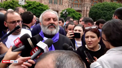 Ես այդ մարդուն կայցելեմ կալանավայրում. Բագրատ Սրբազանը՝ Փաշինյանի մասին