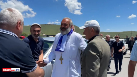 Ինչպես են թալինցիները դիմավորում Բագրատ Սրբազանին
