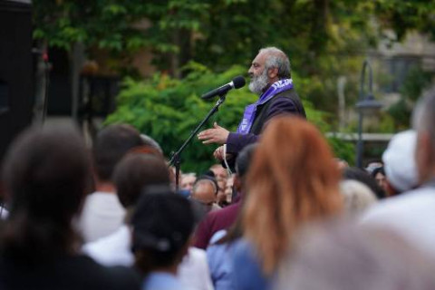 Փոխնախարարը մեր Թովմասին մայր է հայհոյել, ասել է` դերյադ հանի. Բագրատ Սրբազան