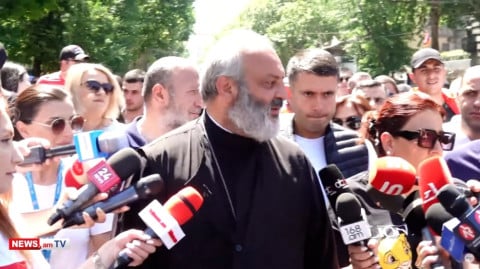 Նախկին նախագահներից միայն Սերժ Սարգսյանի հետ եմ հանդիպել. Բագրատ Սրբազան