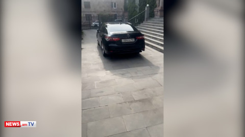 Քննիչները փորձում են առգրավել Սամվել Շահրամանյանի ծառայողական ավտոմեքենան