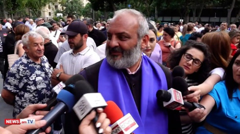 Այսքան աղետից հետո ե՞ս եմ փուռը տալիս ժողովրդին. Բագրատ Սրբազանը՝ Ալեն Սիմոնյանին