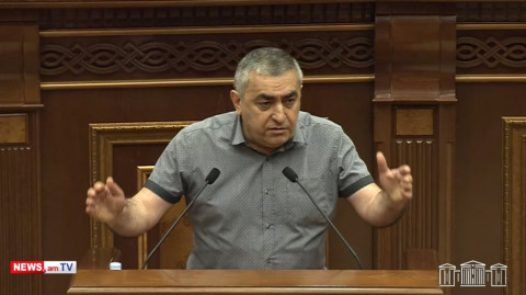 Այլևս չեք սիրո՞ւմ. Ալեն Սիմոնյանն անջատեց Ռուստամյանի բարձրախոսը
