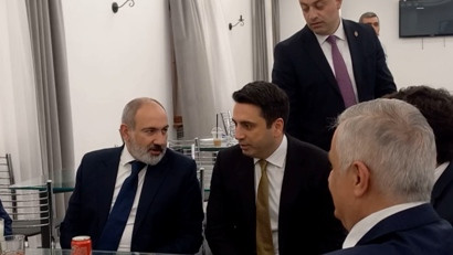 Նիկոլ Փաշինյանը ՔՊ-ականների հետ ԱԺ բուֆետում սրճում է