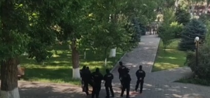 ԱԱԾ-ականներ՝ Ազգային ժողովի բակում