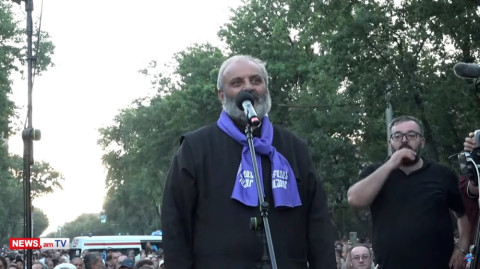 Ճողոպրել է ԱԺ-ից, փախել է․ Սա է նիկոլապետության դեմքը, ռումբ նետող դեմքը․ Սրբազանը Փաշինյանի մասին