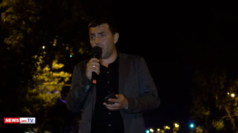 Իրավապաշտպան Սերգեյ Հարությունյանը Բաղրամյան պողոտայում ընթերցեց 28 ձերբակալվածների անունները