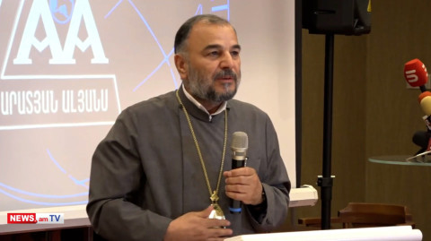 Բլոկադայից առաջ Արցախ այցելող միակ պաշտոնատար անձը հայոց հայրապետն էր. Արցախի թեմի առաջնորդ
