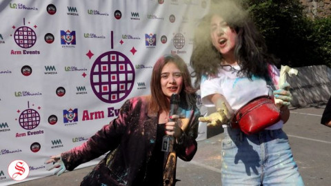 Գունավոր մարդիկ, բարձր տրամադրություն. Գույների փառատոնը՝ Երեւանում