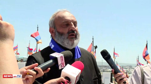 «Եռաբլուրը» գերեզմանատան վերածելու իրավունք չունենք, սա ուխտատեղի է. Բագրատ Սրբազան