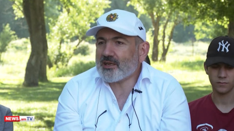«Տեղեր կան, համայնքն ուզում է որոշի՝ կոշիկդ թող ծիծակ ըլնի, դու սեւ կհագնես, դու սպիտակ». Փաշինյան