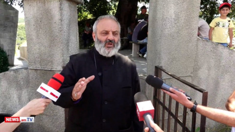 Երեկ հանդիպել եմ Սուրեն Պետրոսյանին, երկար խոսել ենք, բոլորը ջղերի վրա են. Բագրատ Սրբազան