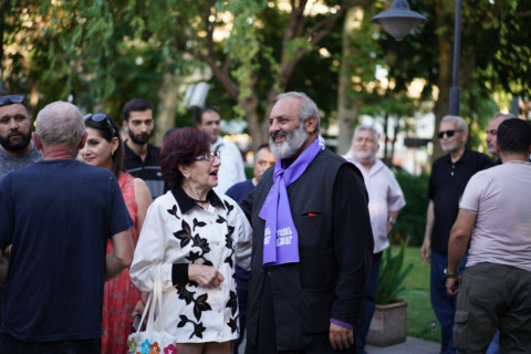 ՈւՂԻՂ. Բագրատ Սրբազանի հավաքը` Սուրբ Աննա եկեղեցու բակում