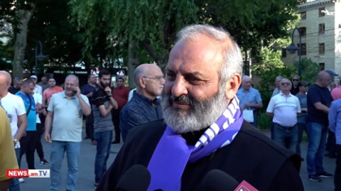 Ճտերը աշնանն են հաշվում. Բագրատ Սրբազանը` շարժումը տապալվելու Փաշինյանի հայտարարության մասին