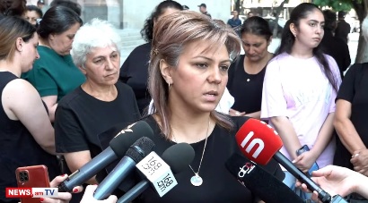 «Եղբորս մարմինը գերի մնաց Արցախում»․ 2 եղբորը կորցրած քույրը արտաշիրիմում է պահանջում