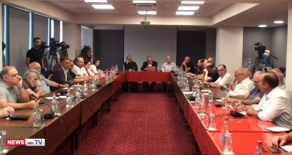 Եթե այս մարդն անբարոյական է քաղաքականության մեջ, ապա արտաքին հարցերը նրա համար խաղ են. Արա Սահակյան