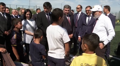 Երեխեք, ո՞նց ա, դուրներդ գալի՞ս ա․ Փաշինյանն Աշտարակում է