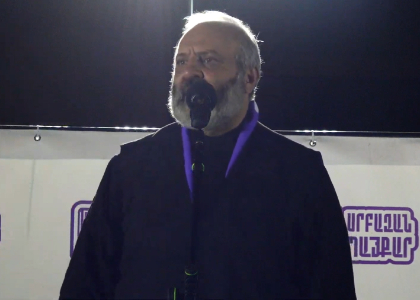 Նորատուսում մայրիկը լացում էր, ասում էր՝ շուտ արեք, էս մարդը երկիրը ուտում է. Բագրատ Սրբազան