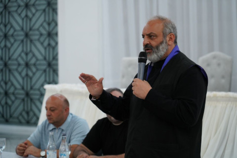 Տեսե՞լ եք մի պետություն, որ զենք առնելը հայտնի լուրերով. Բագրատ Սրբազանը՝ Վայքում