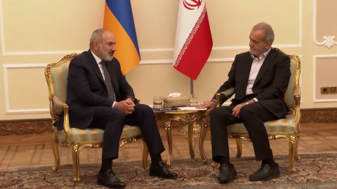 Փաշինյանը հանդիպել է Իրանի նորընտիր նախագահ Մասուդ Փեզեշքիանի հետ