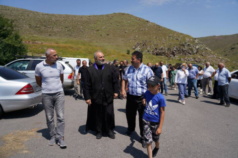 ՈւՂԻՂ. Բագրատ Սրբազանը Շիրակի մարզում է