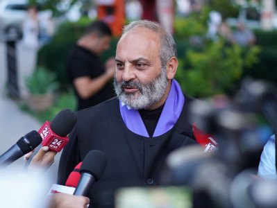 ՈՒՂԻՂ. Բագրատ Սրբազանի հավաքը Սուրբ Աննա եկեղեցու բակում