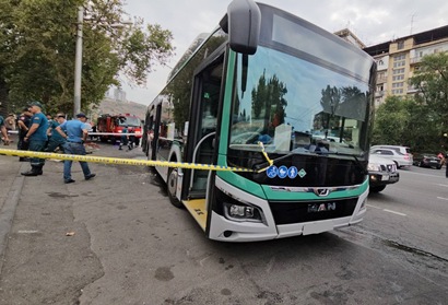 ՔԿ-ն կադրեր է հրապարակել Երեւանում տեղի ունեցած խոշոր վթարի վայրից