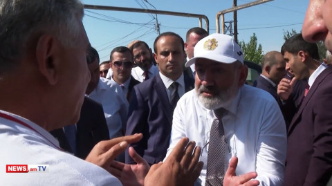 Ինձ վրա մի ծախեք հա՞, որ եկել էստեղ ապրում ես, մեզ լավություն ես անում.Փաշինյանը վիճեց գյուղացու հետ