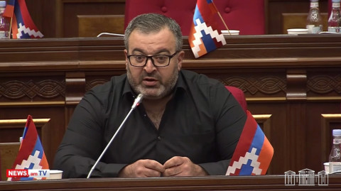 «Մարդու ձեռքից վերցնում եք կադաստրի օրինական վկայականը եւ տարածքները հանձնում ադրբեջանցիներին». ընդդիմադիր