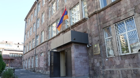 «Փոսի» դպրոցում ցնցումներից հետո հեռավար ուսուցման են անցել. ի՞նչ կապ ունի հարակից կառուցապատումը