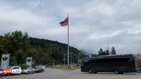 Դիլիջանի կենտրոնում Հայաստանի հսկայական դրոշ է տեղադրվել