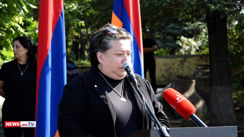 «Որդուս շիրիմի մոտ մի արցախցի կին ինձ ասաց՝ երնեկ ձեզ, որ գալու տեղ ունեք». զոհվածի մայրը հուզվեց