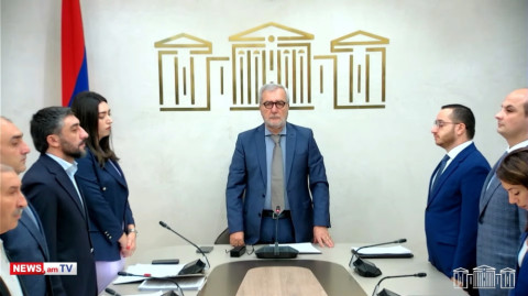 Գեղամ Մանուկյանի առաջարկով ԱԺ–ում 1 րոպե լռությամբ հարգեցին 44–օրյայում զոհվածների հիշատակը