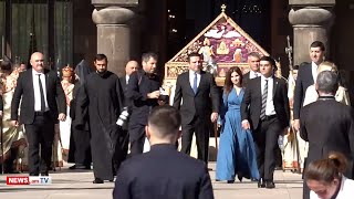 ԱԺ նախագահ Ալեն Սիմոնյանը տիկնոջ հետ ժամանեց Մայր տաճար