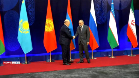 Նիկոլ Փաշինյանի եւ Միխայիլ Միշուստինի ձեռքսեղմումը Երեւանում
