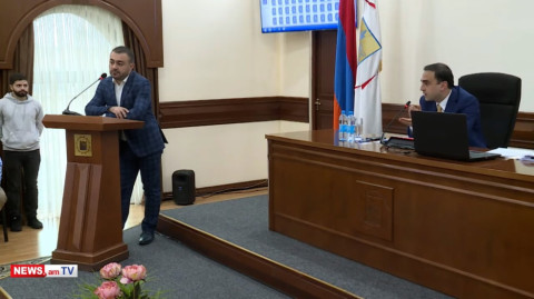 «Հանգիստ, սա տգեղ է, վսյո, հանգիստ». լեզվակռիվ Երեւանի ավագանու նիստին