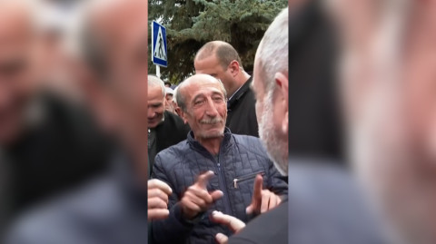 Դեպորտ եմ եղել, անունս փոխել եմ. քաղաքացին՝ Փաշինյանին