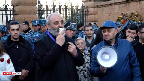 Մի բուռ հող կերեք մեռեք, որ մի մեքենա 7 ամիս չեք կարողանում նույնականացնել. Բագրատ Սրբազան