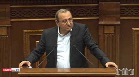 Սա քաղաքական ամոթ է, չհարգեցիք ԱԺ ամբիոնը, ասում եք՝ թքած ունեք. Մինասյանը՝ Ռուբինյանին