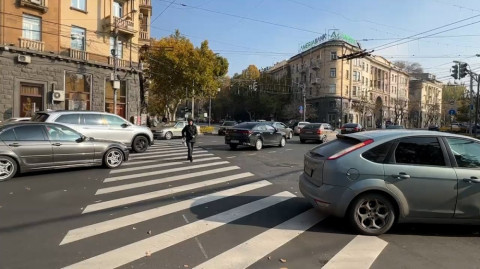 Օպերայի հարակից տարածքում լուսացույցերը չեն աշխատում, երթևեկությունը կարգավորող պարեկներ էլ չկան
