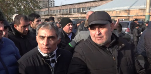 Քաղաքապետարանը համազգեստի համար էլ ա գումար վերցնում. տոնավաճառ լինի ոնց որ. ավտոբուսի վարորդ