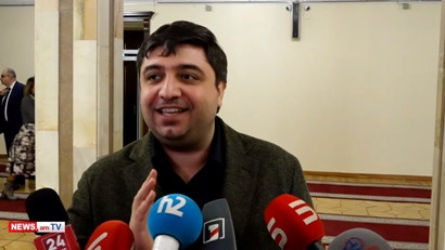 «Փոխե՞լ եք ձեր հեռախոսը»․ ՔՊ-ականը չկարողացավ զսպել ծիծաղը