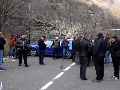 ՈւՂԻՂ. Օնլայն տաքսիների վարորդները բողոքի ակցիա են կազմակերպել