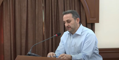 Պարոն Գալջյան, սաղ կյանքդ աշխատանք չես ունեցել, ՔՊ ես աշխատել, խոսելու տեղ չունես. ավագանու անդամ