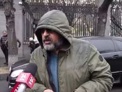 ՈՒՂԻՂ․ Անհետ կորած զինծառայողների հարազատները փակել են Բաղրամյան պողոտան